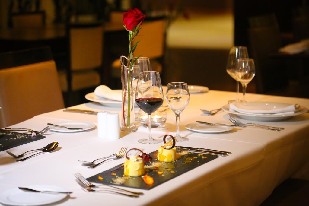 Mds Hotel Calama Bagian luar foto A restaurant table set for fine dining
