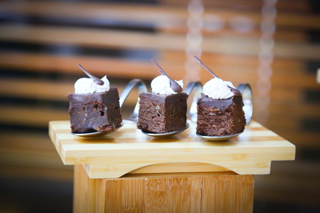 Mds Hotel Calama Bagian luar foto Chocolate cake