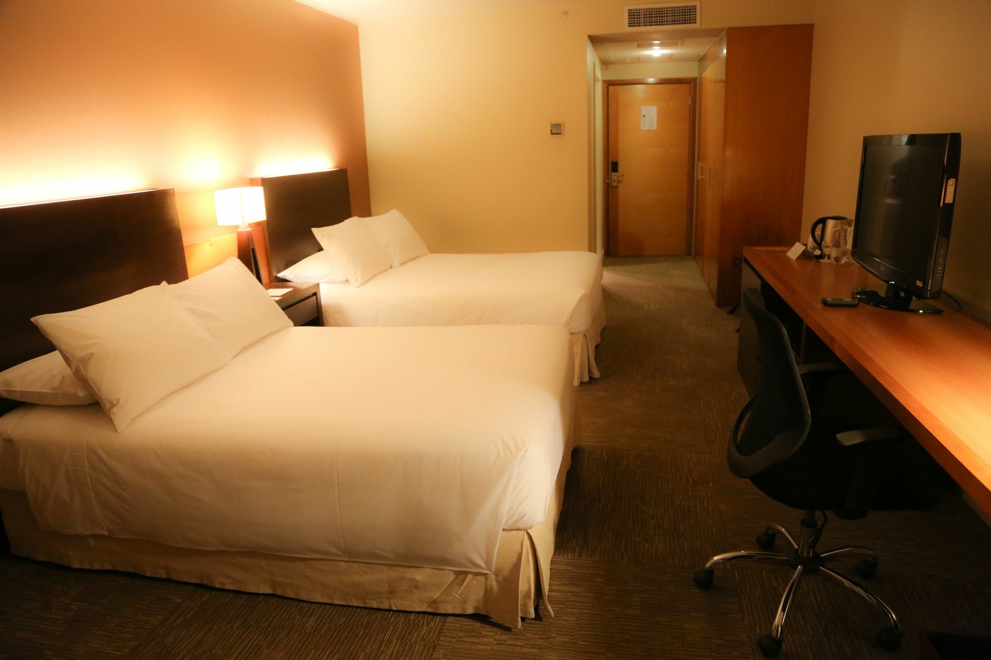 Mds Hotel Calama Bagian luar foto A room at the hotel