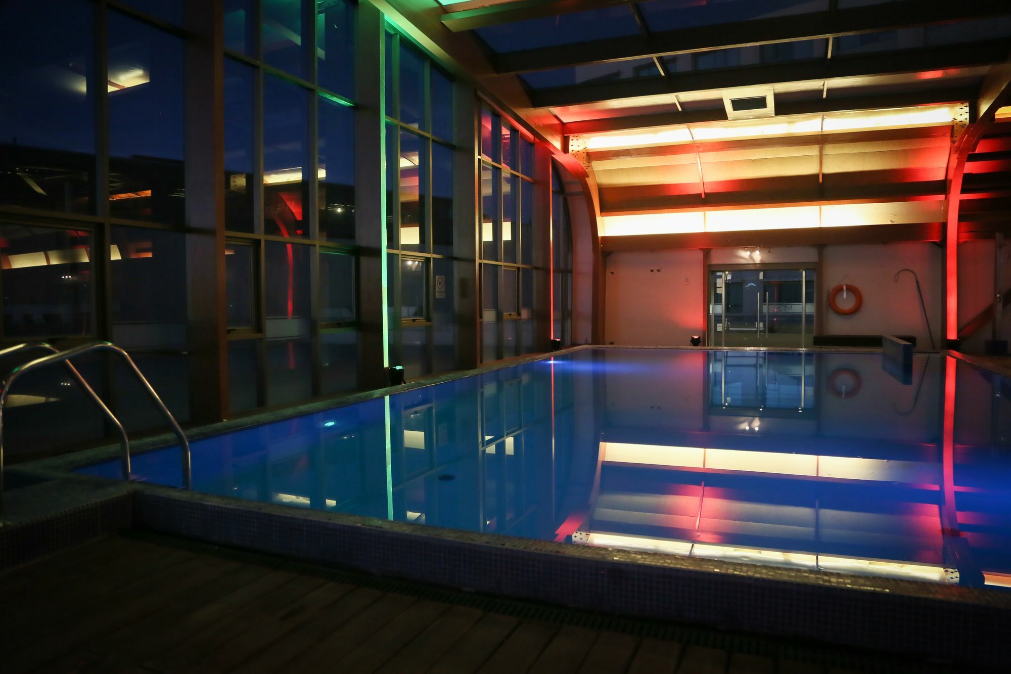 Mds Hotel Calama Bagian luar foto The pool at the 101 Skybar