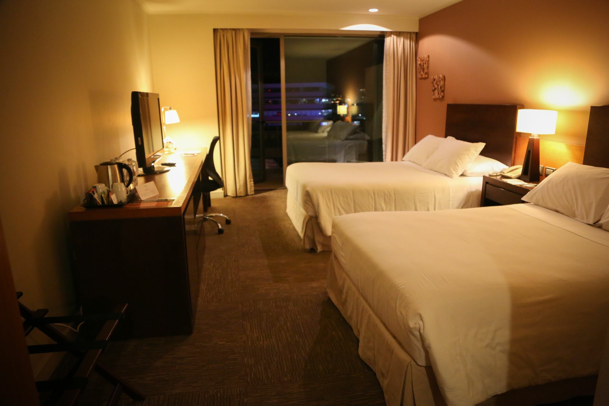 Mds Hotel Calama Bagian luar foto A room at the hotel