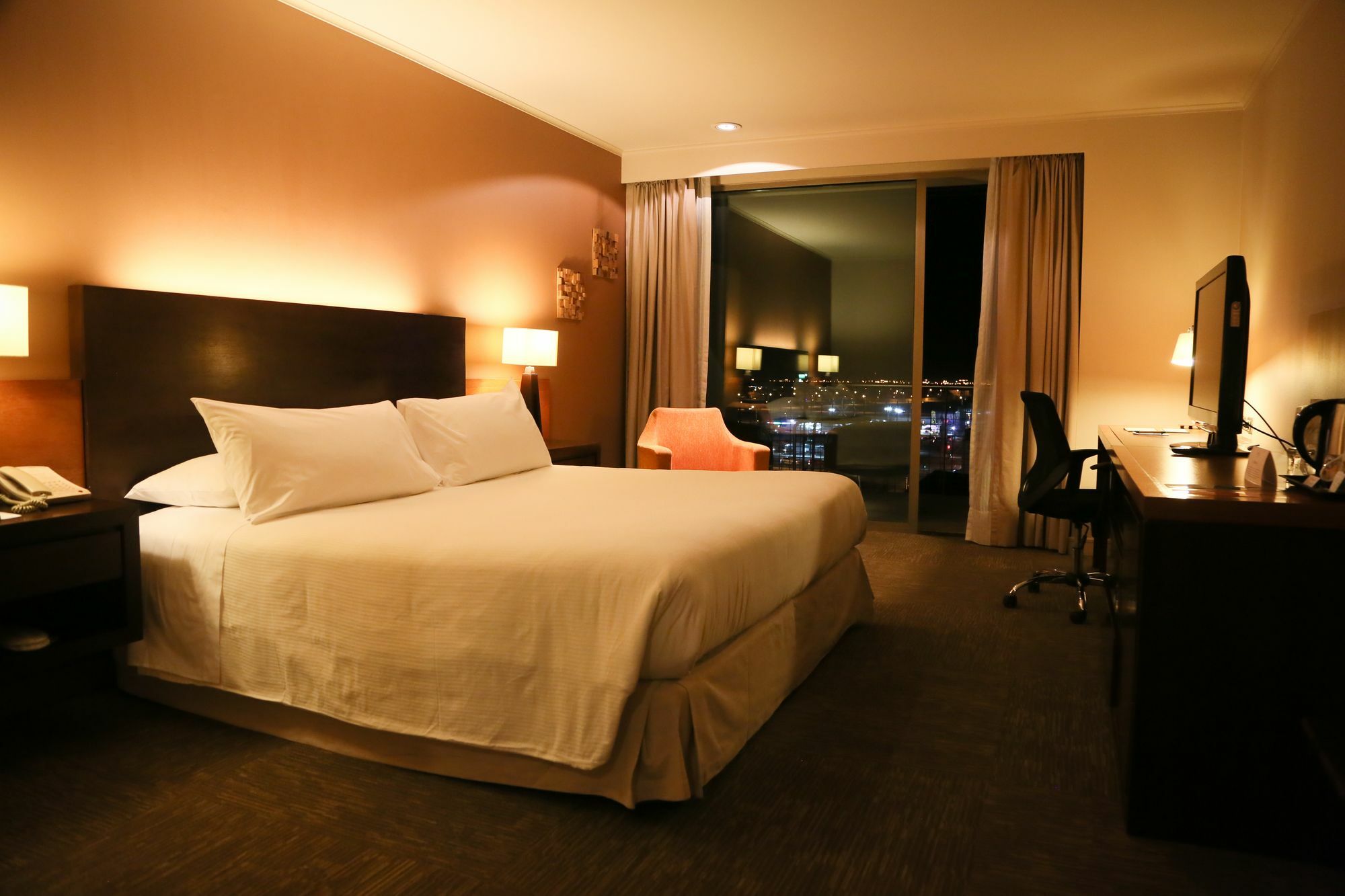 Mds Hotel Calama Bagian luar foto A room at the hotel