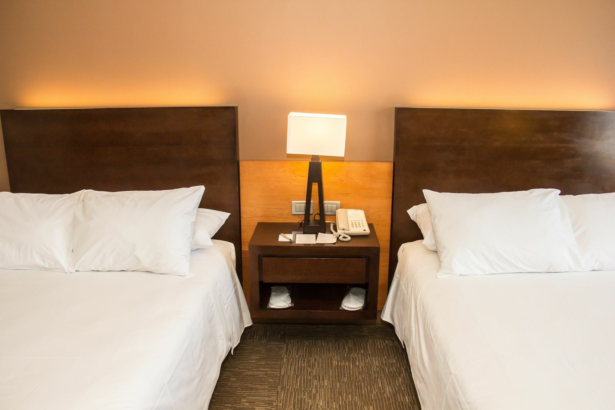 Mds Hotel Calama Bagian luar foto A room at the hotel