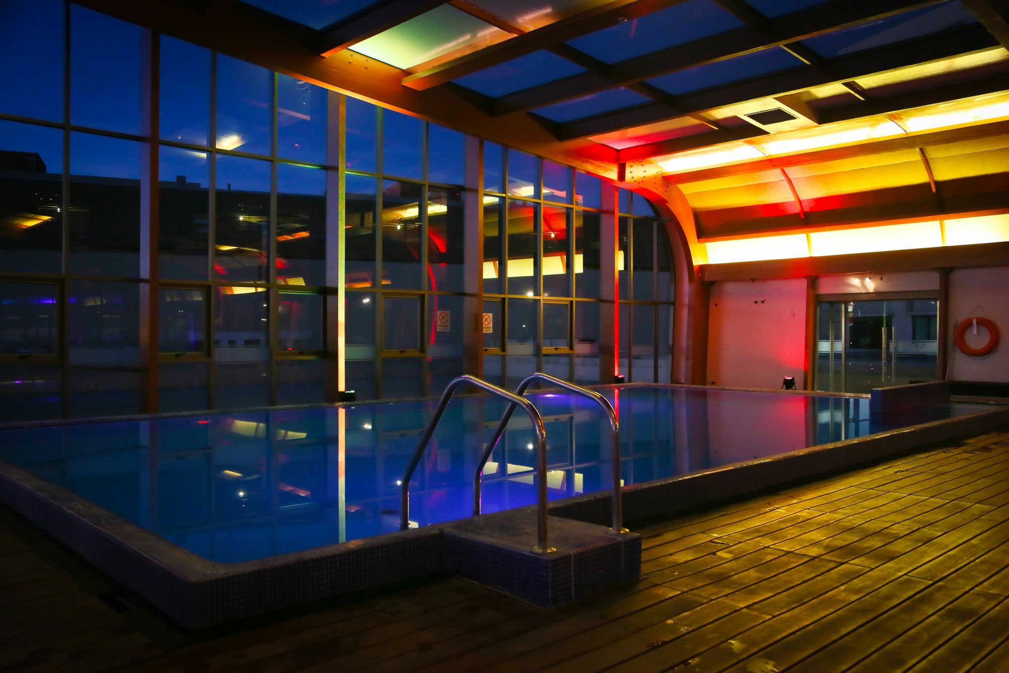 Mds Hotel Calama Bagian luar foto The pool at the top of the hotel