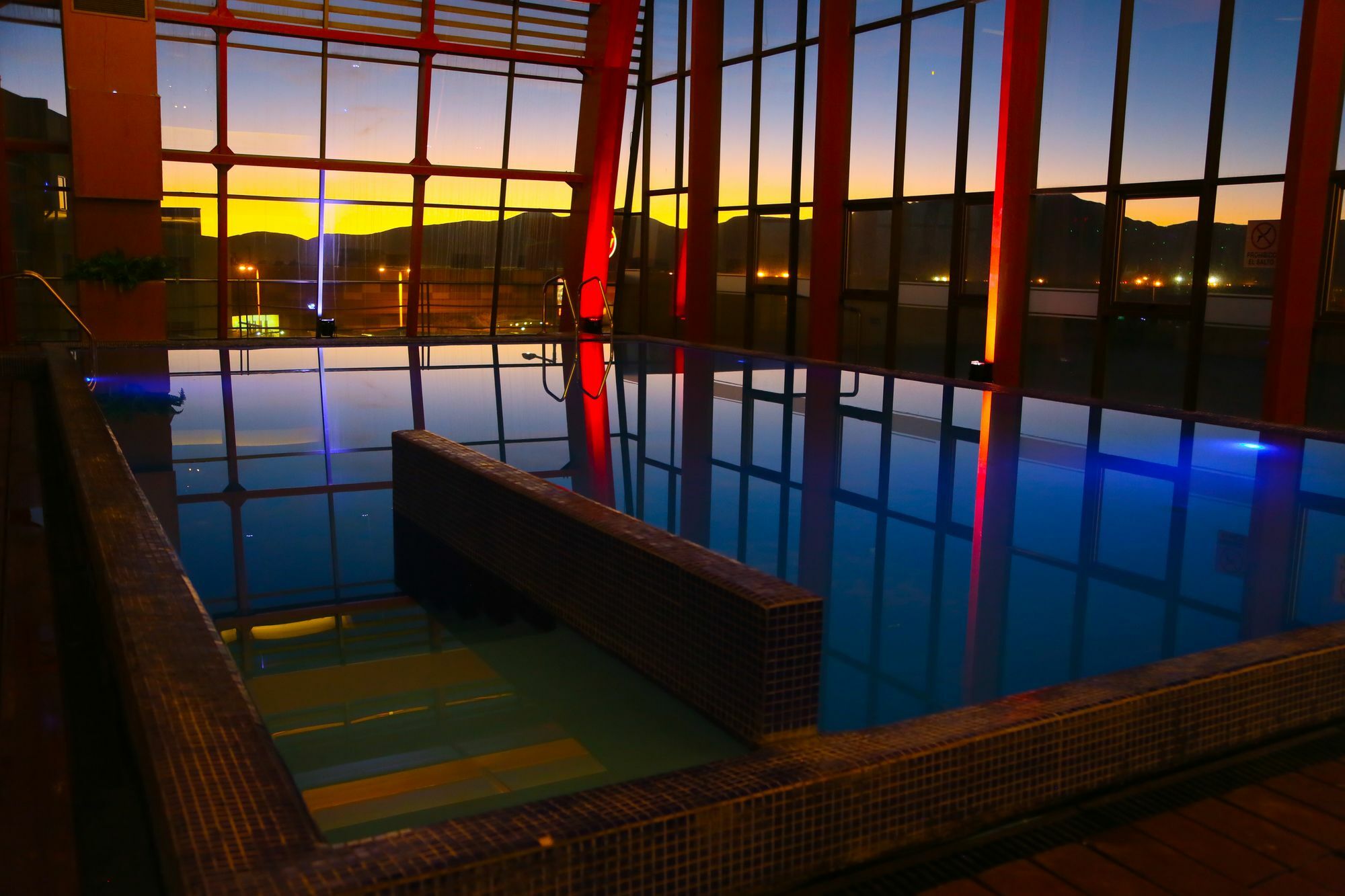 Mds Hotel Calama Bagian luar foto The pool at the hotel