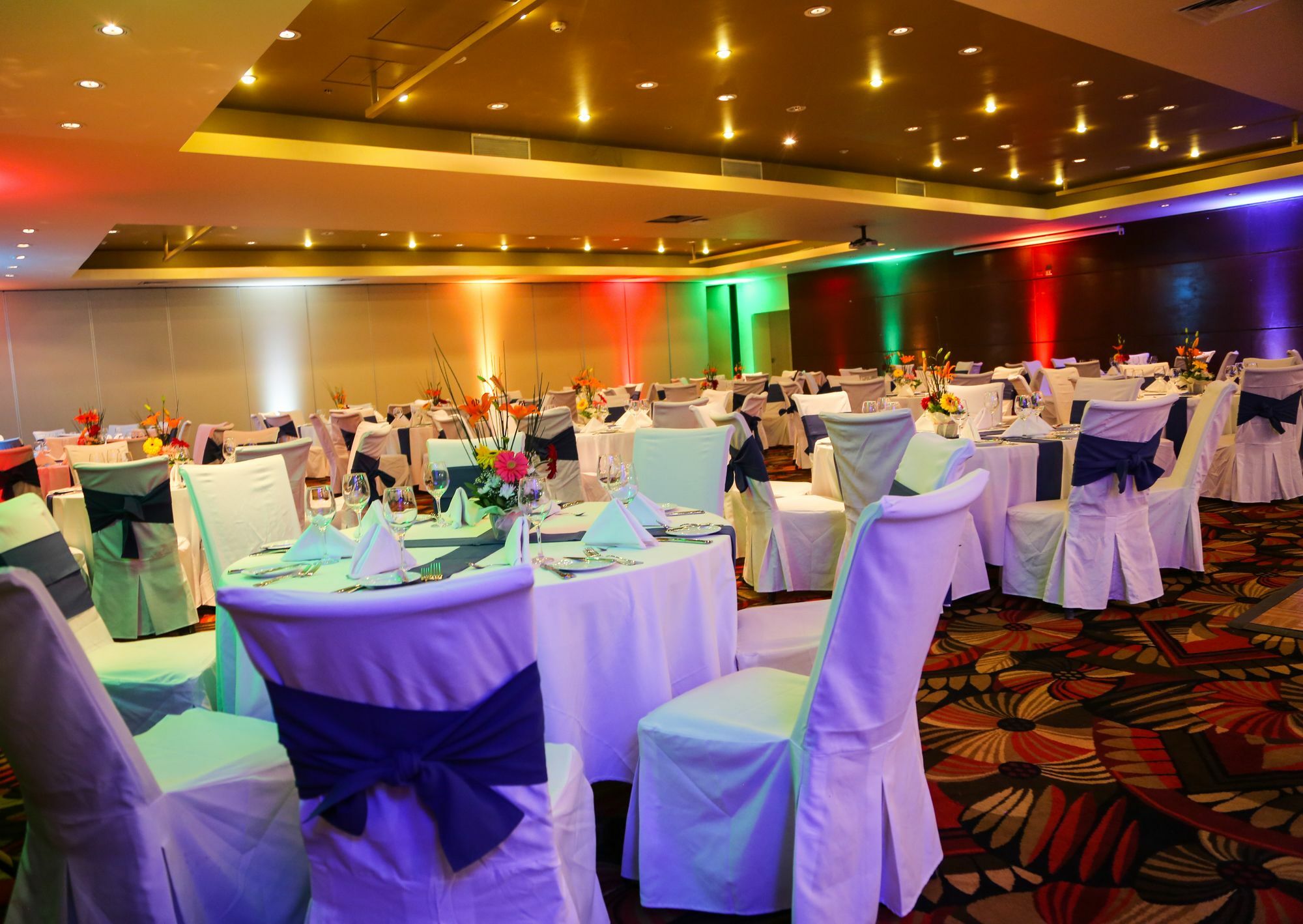 Mds Hotel Calama Bagian luar foto A wedding reception at the Grand Ballroom
