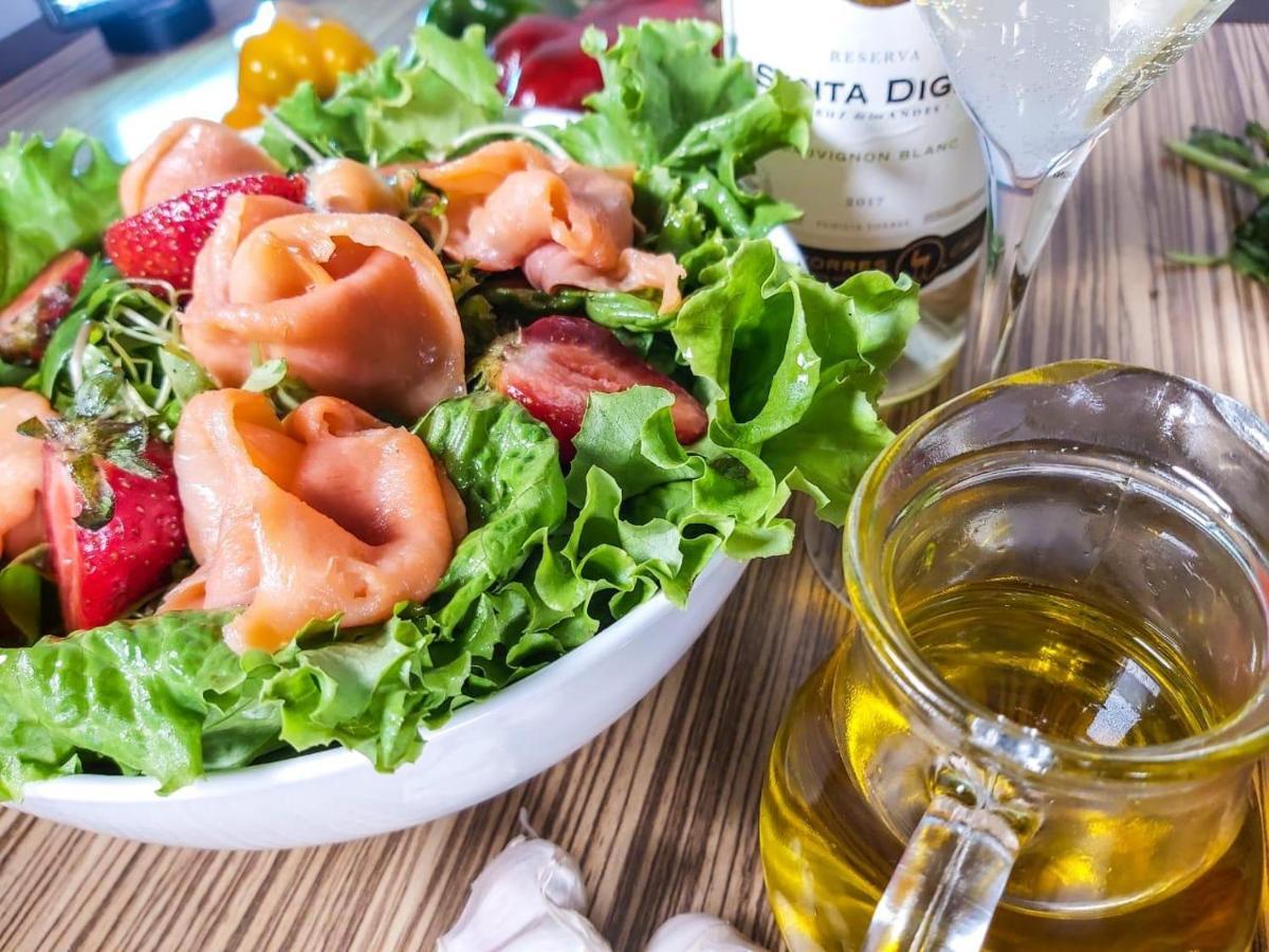 Mds Hotel Calama Bagian luar foto Salmon salad